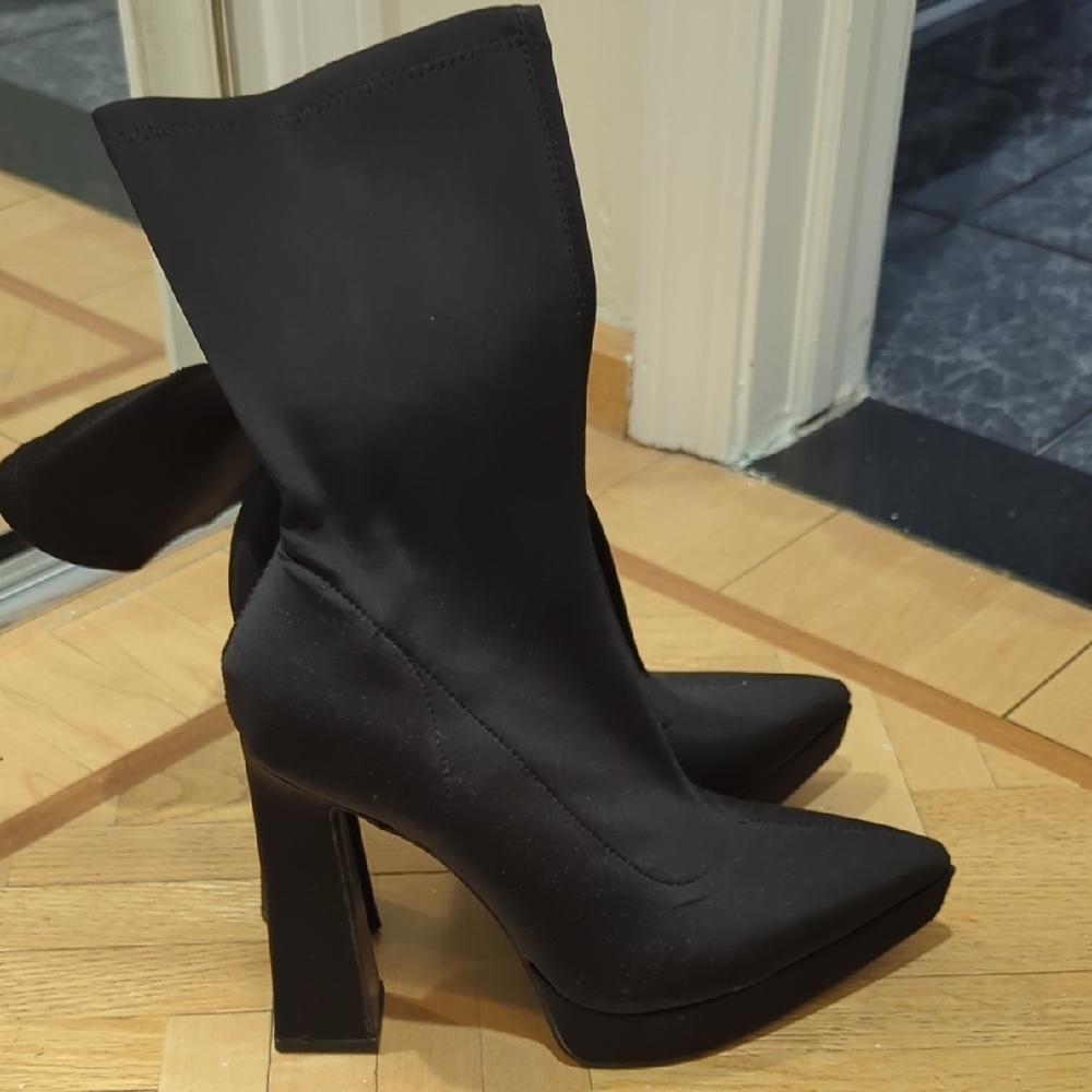 Elegant Black Women's Boots